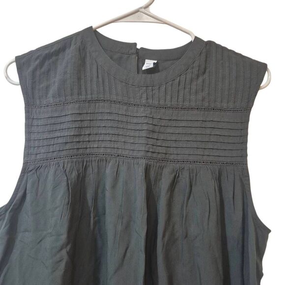 Old Navy Women's Charcoal Gray Rayon Pintuck Sleeveless Top NEW NWT - Picture 6 of 10